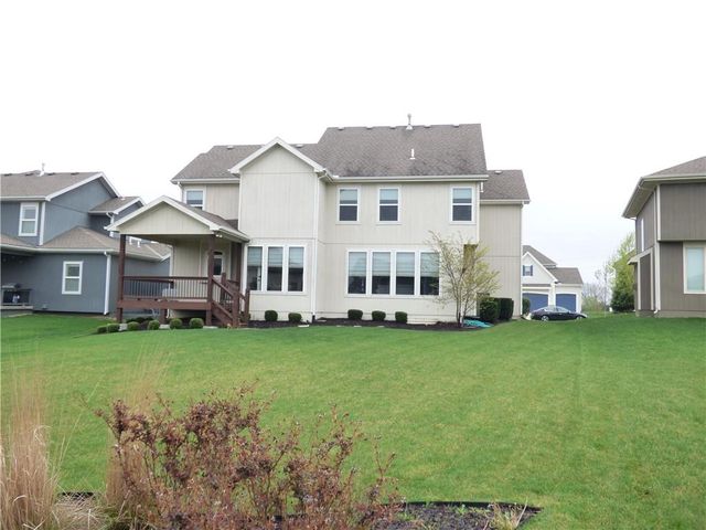 8202 W 166th Court, Overland Park, KS 66085