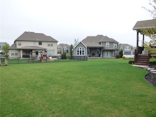 8202 W 166th Court, Overland Park, KS 66085