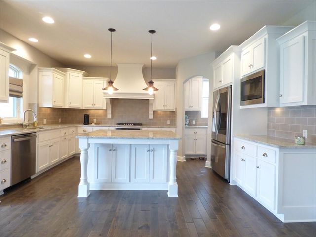 8202 W 166th Court, Overland Park, KS 66085