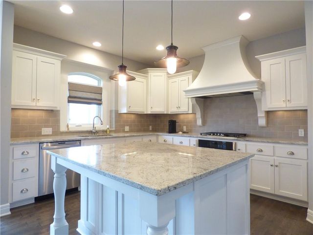 8202 W 166th Court, Overland Park, KS 66085