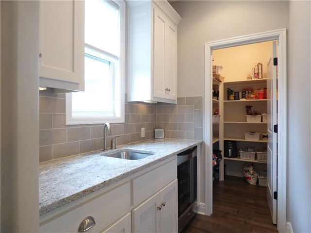 8202 W 166th Court, Overland Park, KS 66085