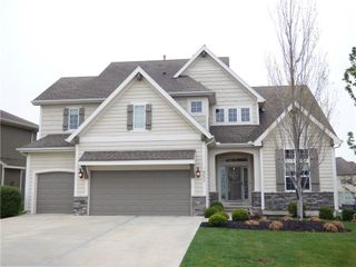 8202 W 166th Court, Overland Park, KS 66085