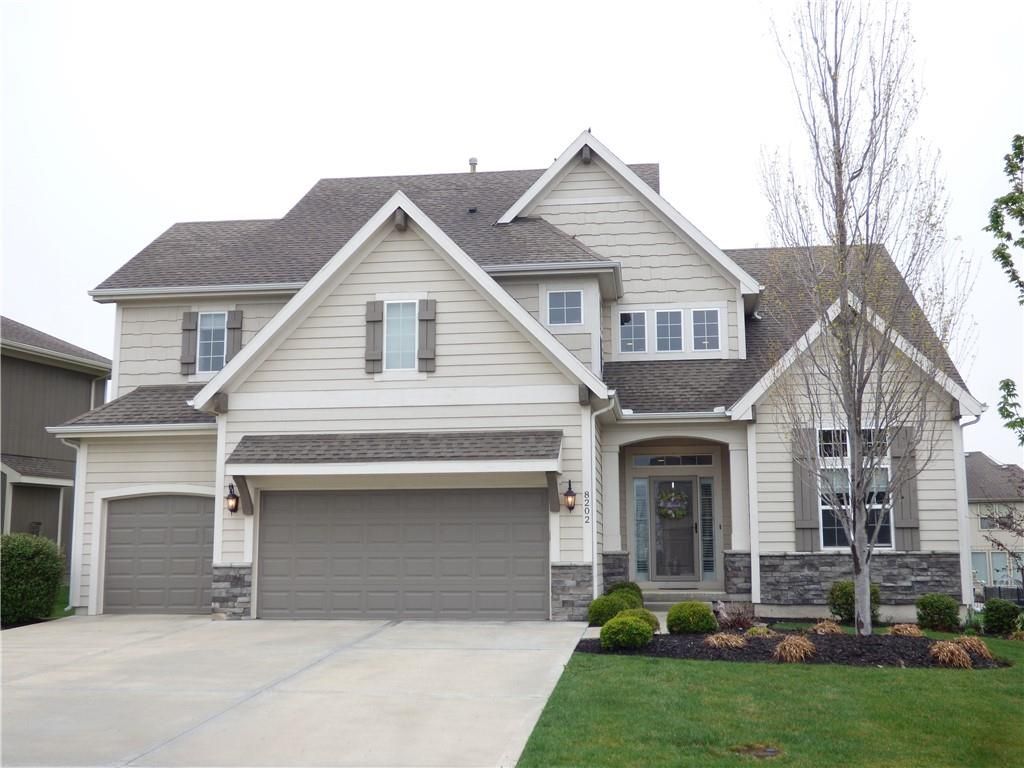 8202 W 166th Court, Overland Park, KS 66085