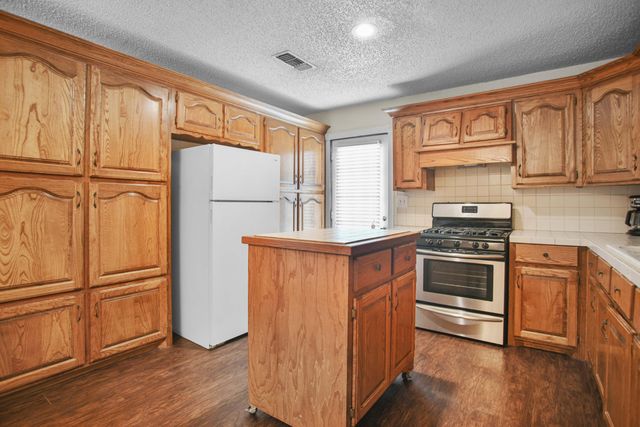 906 N 3rd Street, Brownfield, TX 79316