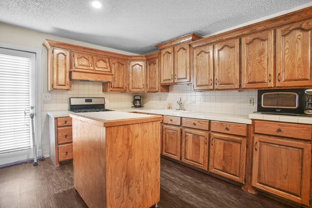 906 N 3rd Street, Brownfield, TX 79316