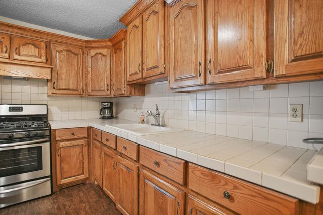 906 N 3rd Street, Brownfield, TX 79316