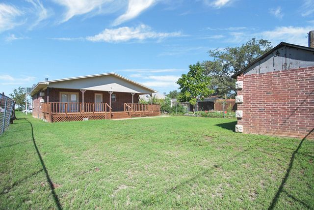 906 N 3rd Street, Brownfield, TX 79316