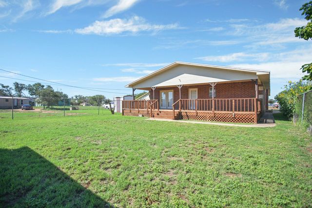 906 N 3rd Street, Brownfield, TX 79316