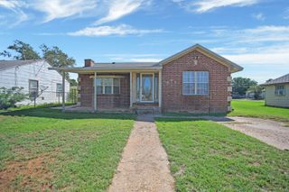 906 N 3rd Street, Brownfield, TX 79316