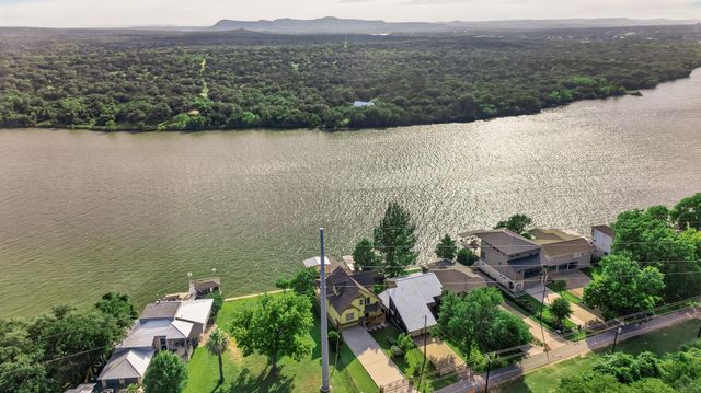 1002 Scenic LOOP, Kingsland, TX 78639
