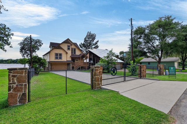 1002 Scenic LOOP, Kingsland, TX 78639