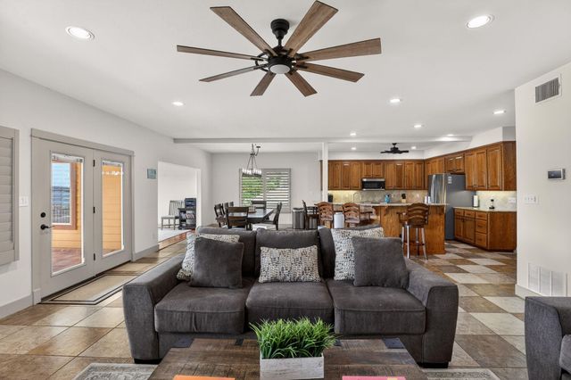 1002 Scenic LOOP, Kingsland, TX 78639