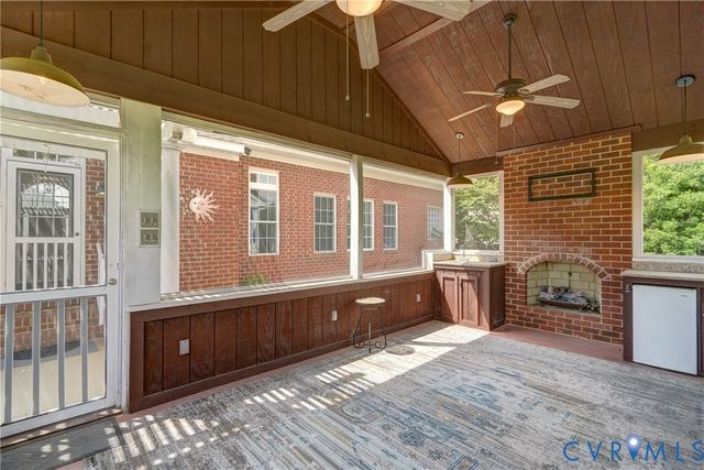 9426 Deer Stream Dr, Hanover, VA 23116