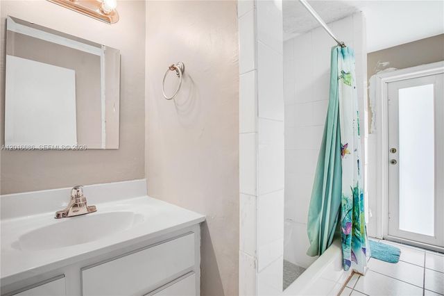 9330 SW 165th St, Palmetto Bay, FL 33157