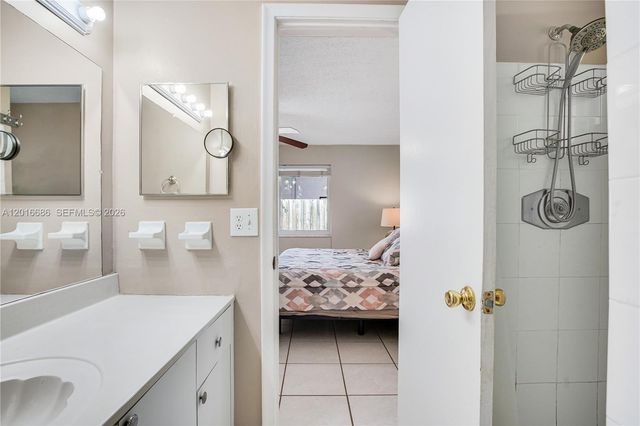 9330 SW 165th St, Palmetto Bay, FL 33157