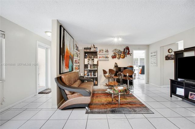 9330 SW 165th St, Palmetto Bay, FL 33157