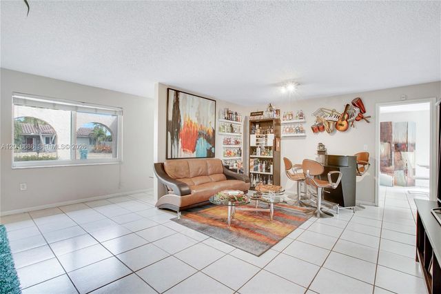 9330 SW 165th St, Palmetto Bay, FL 33157
