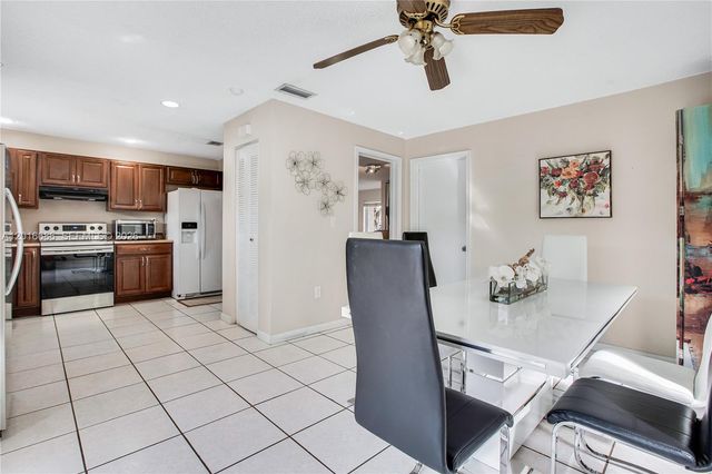 9330 SW 165th St, Palmetto Bay, FL 33157
