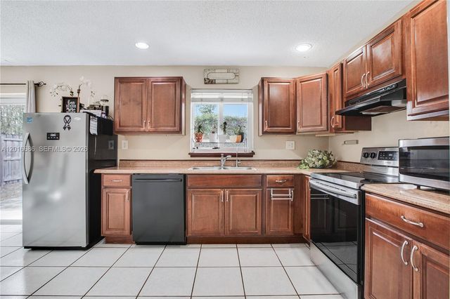 9330 SW 165th St, Palmetto Bay, FL 33157
