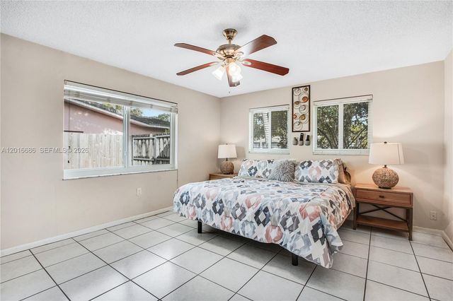 9330 SW 165th St, Palmetto Bay, FL 33157