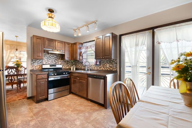 269 Yellow Pine Drive, Bolingbrook, IL 60440