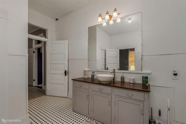 2011 Highland Avenue, Shreveport, LA 71104