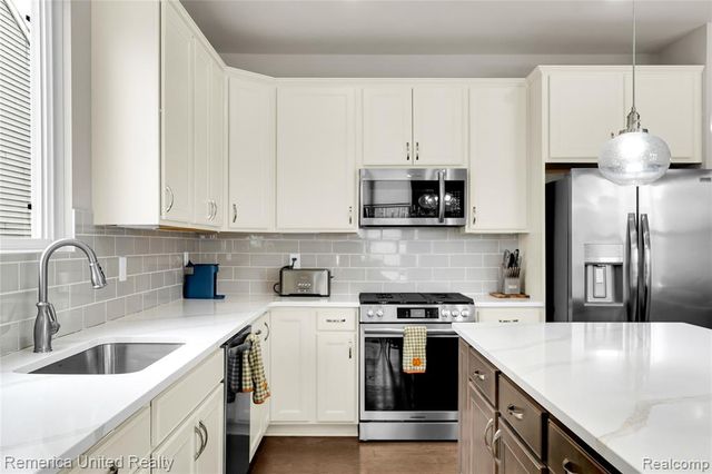 50222 Thatcher C Street, Canton, MI 48188