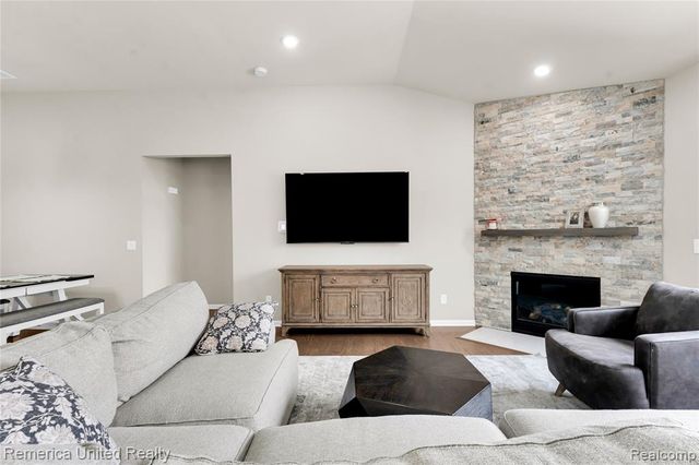 50222 Thatcher C Street, Canton, MI 48188