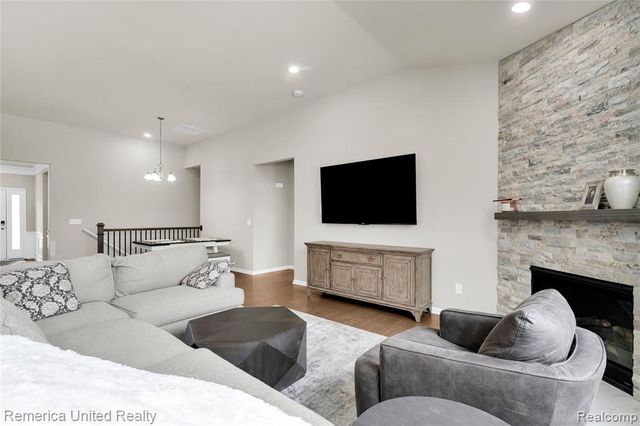 50222 Thatcher C Street, Canton, MI 48188