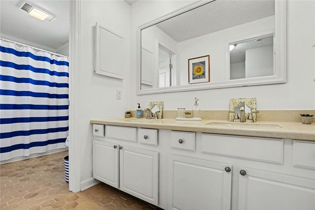 17 Bardney Circle, Perinton, NY 14450