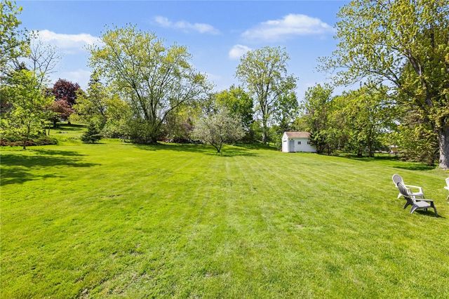 17 Bardney Circle, Perinton, NY 14450