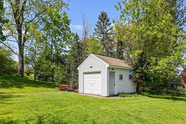 17 Bardney Circle, Perinton, NY 14450