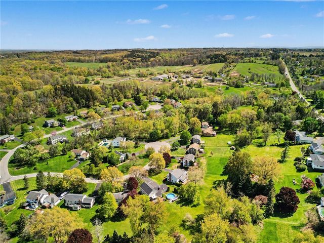 17 Bardney Circle, Perinton, NY 14450