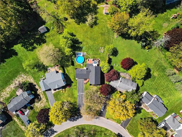 17 Bardney Circle, Perinton, NY 14450