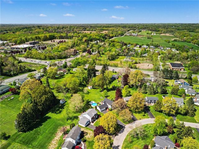 17 Bardney Circle, Perinton, NY 14450