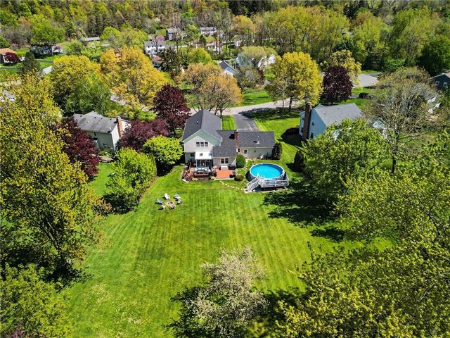 17 Bardney Circle, Perinton, NY 14450