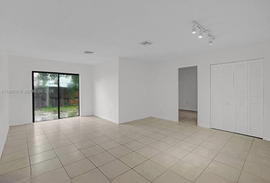 3876 NW 207th St Rd, Miami Gardens, FL 33055