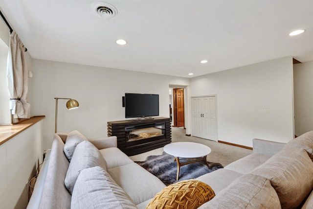 236 Westend Circle, Sun Prairie, WI 53590