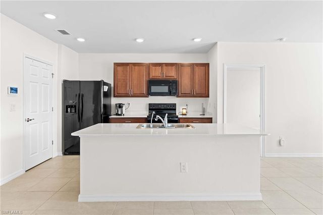 624 NW 28th ST, Cape Coral, FL 33993