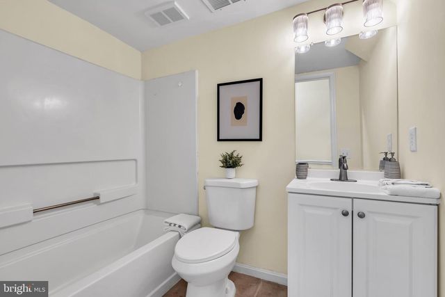 4 WEATHERLY RD, Delran, NJ 08075