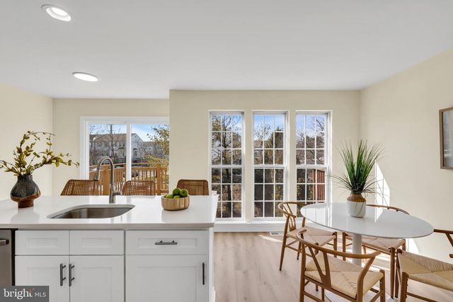 4 WEATHERLY RD, Delran, NJ 08075