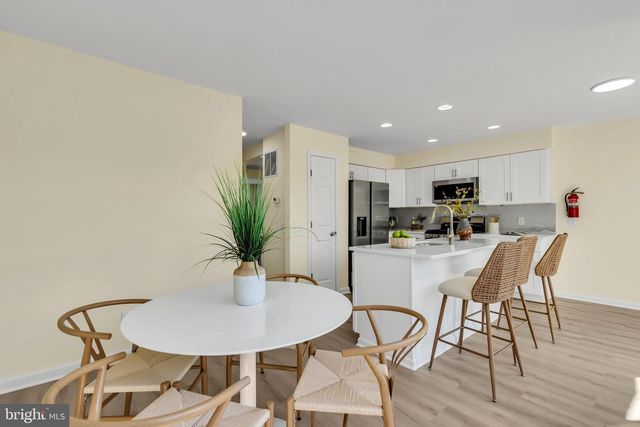 4 WEATHERLY RD, Delran, NJ 08075