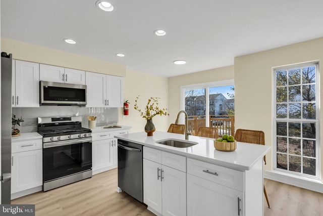 4 WEATHERLY RD, Delran, NJ 08075