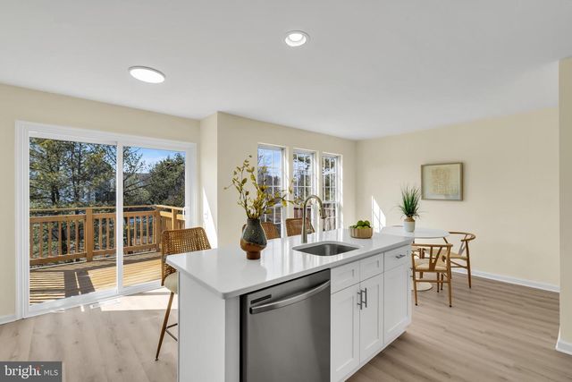 4 WEATHERLY RD, Delran, NJ 08075