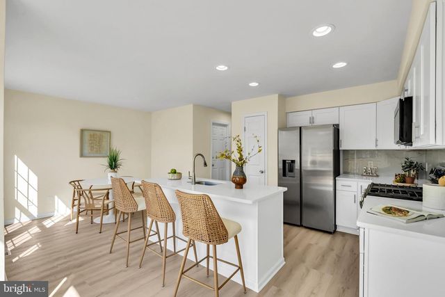 4 WEATHERLY RD, Delran, NJ 08075