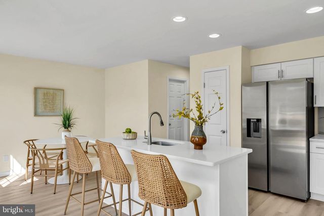 4 WEATHERLY RD, Delran, NJ 08075