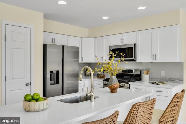 4 WEATHERLY RD, Delran, NJ 08075