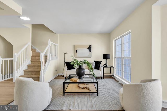 4 WEATHERLY RD, Delran, NJ 08075