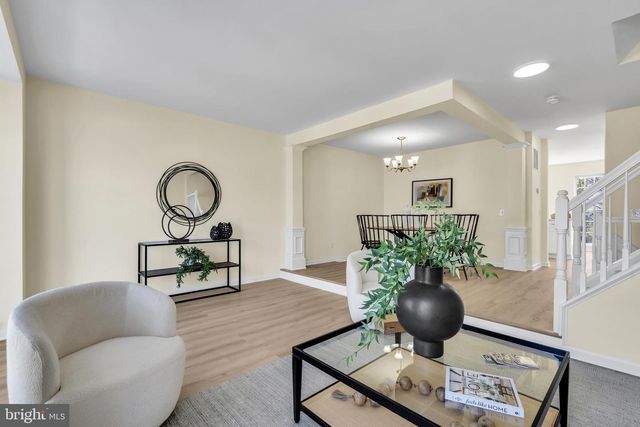 4 WEATHERLY RD, Delran, NJ 08075