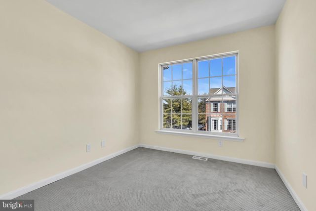 4 WEATHERLY RD, Delran, NJ 08075